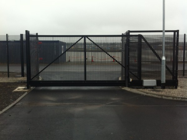 commercial cantilever automated sliding gate